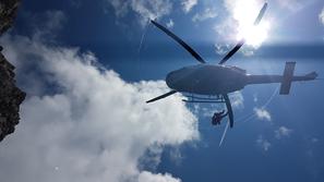 reševanje v gorah helikopter reševalci gore