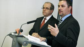 Iz vladnega urada za komuniciranje so sporočili, da bodo "zaradi velikega zanima