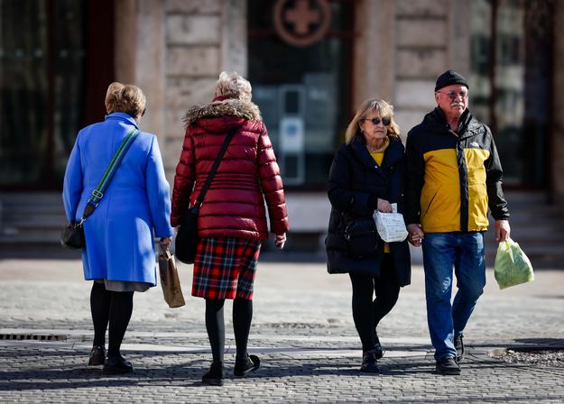 starejši, upokojenci
