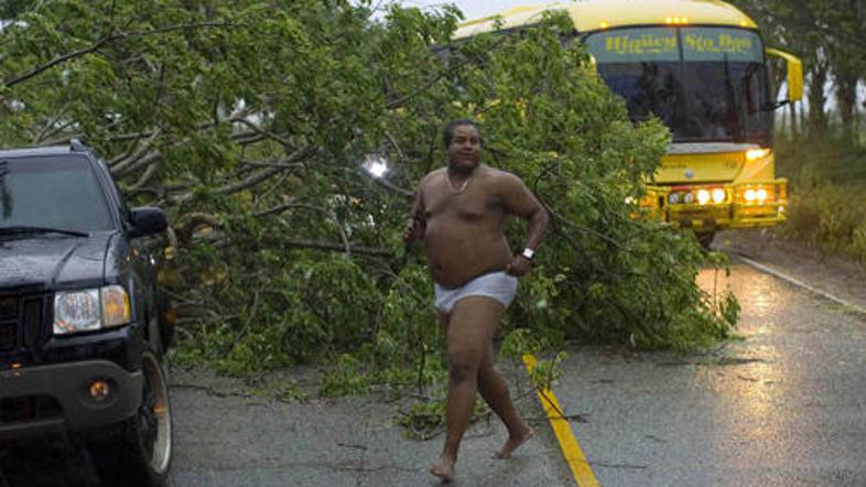 Letos že šesta tropska nevihta na Karibskem otočju se približuje Floridi, kjer j