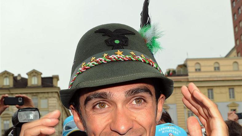 Alberto Contador je tudi deveto etapo sklenil z nasmeškom. (Foto: EPA)