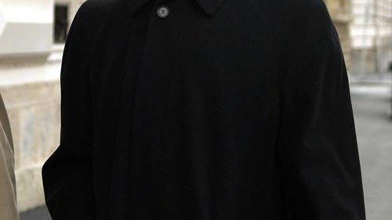 Generala naj bi prijeli, ker je obstajala nevarnost bega.