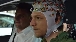 AVP in raziskava vpliva mobilnikov