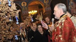 Paroh Peran Bošković med polnočnico. (Foto: BOBO)