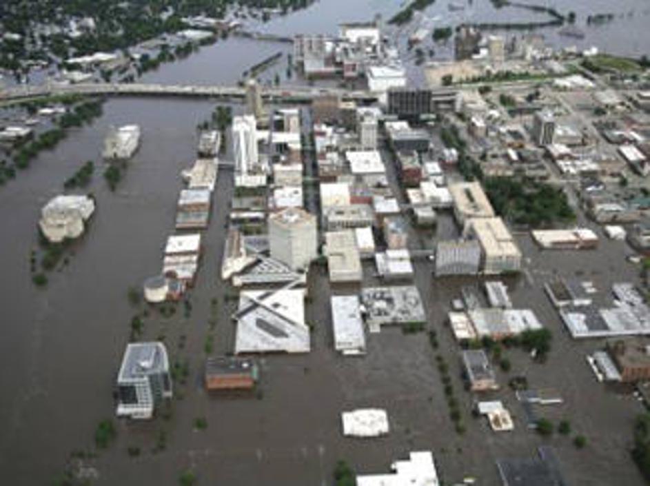 Mesto Cedar Rapids je pod vodo.