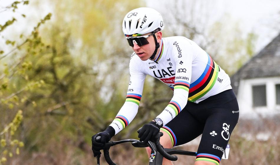 Vlak presekal glavnino in utežil delo Pogačarjevim pomočnikom