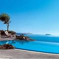Z razgledom na Egejsko morje ... bazen pri hotelu Perivolas na Santoriniju.