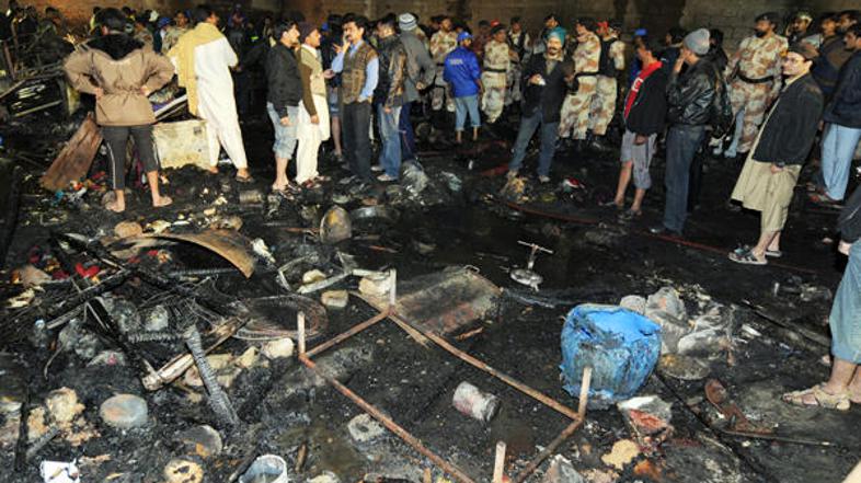 Zaradi večinoma lesenih hiš se je požar skozi naselje razširil z neverjetno hitr