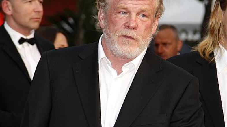 Nolte se je požara lotil s cevjo za zalivanje, a je moral počakati na pomoč gasi