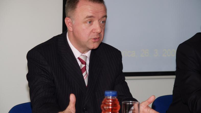Nadzorni svet družbe Elektro Primorska – predsednik uprave je Julijan Fortunat (