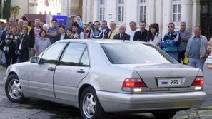 Predsednik države protokolarno vozilo