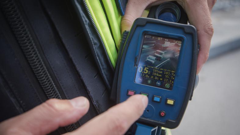 Avtocestna policija radar merilnik merjenje hitrosti varnostna razdalja