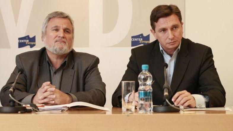 Svetovalec predsednika vlade Miloš Pavlica (levo) dvomi, da bi lahko država pokr
