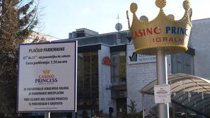 V igralnih salonih zaradi stavke v Hitu nimajo več gostov kot po navadi. (Foto: 