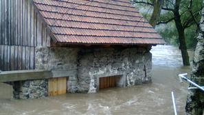Poplavni val se bo iz Slovenije po Savi preselil na Hrvaško. (Foto: bralka Katja