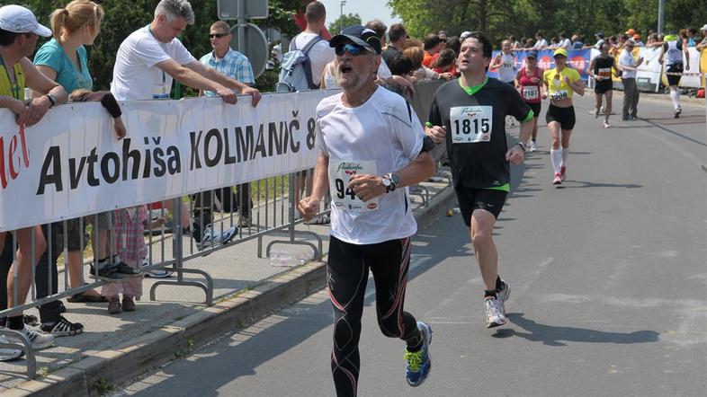 Če želite visokoresolucijsko fotografijo, nam pošljite elektronsko sporočilo na 