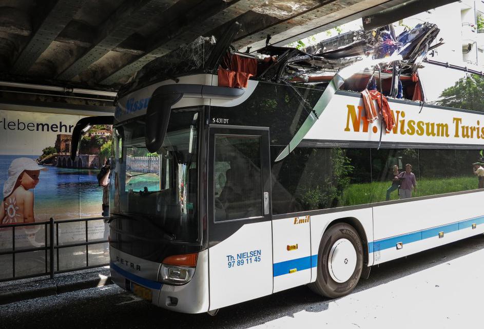 Nesreča dvonastropnega avtobusa