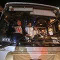 avtobus rdečega križa, na katerem so osvobojeni palestinski zaporniki