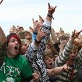 Večinska najstniška "emo" populacija, ki je bila na festivalu bolj zaradi žurers