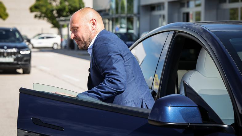 minister za infrastrukturo in energetiko Jernej Vrtovec na obisku Tesla Center Ljubljana
