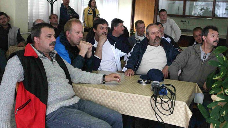 Delavcem Metalurgije (na fotografiji), ki so po stečaju izgubili zaposlitev, se 