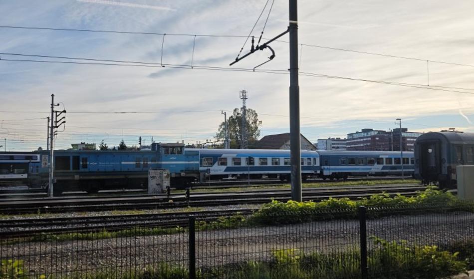 Na območju Rudnika vlak do smrti povozil žensko