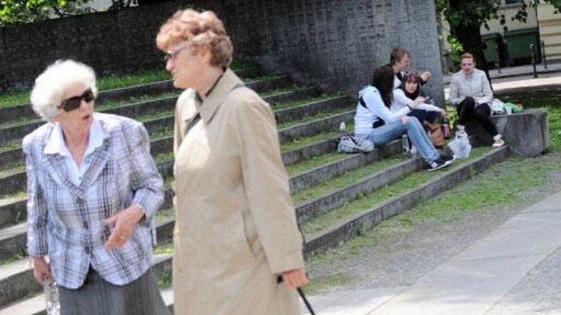 Pri nas je še nekaj tradicionalne sorodstvene solidarnosti, vendar generacije kl