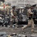 Iraški vojaki na prizorišču obsežnega bombnega napada v šiitskem predelu Bagdada