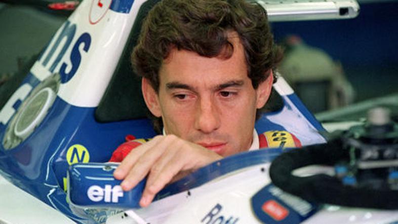 Ayrton Senna v Williamsovem bolidu tik pred začetkom VN San Marina 1994.