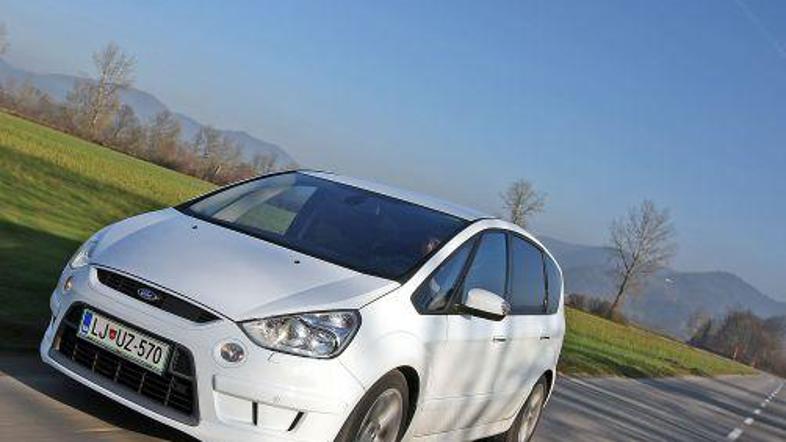 Dve leti po predstavitvi je S-max še vedno eden od najlepše oblikovanih velikih 