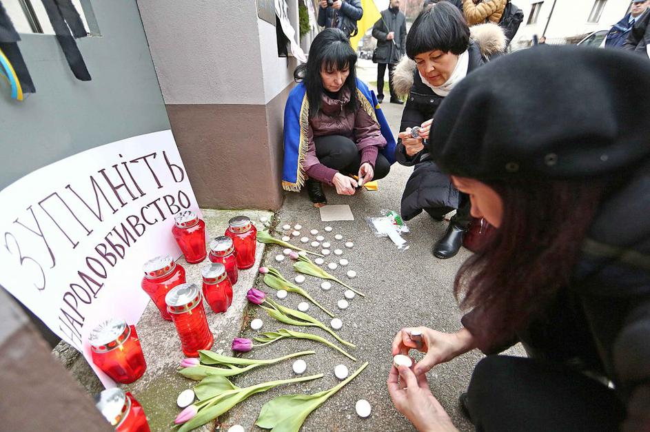 Protest pred ukrajinskim veleposlaništvom v Ljubljani