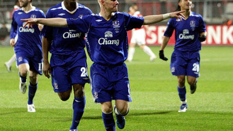 Everton se je v nadaljevanje pokala UEFA uvrstil brez poraza.