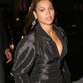 Beyoncé nima miru niti, ko gre po nakupih v Londonu. (Foto: Flynet/JLP)