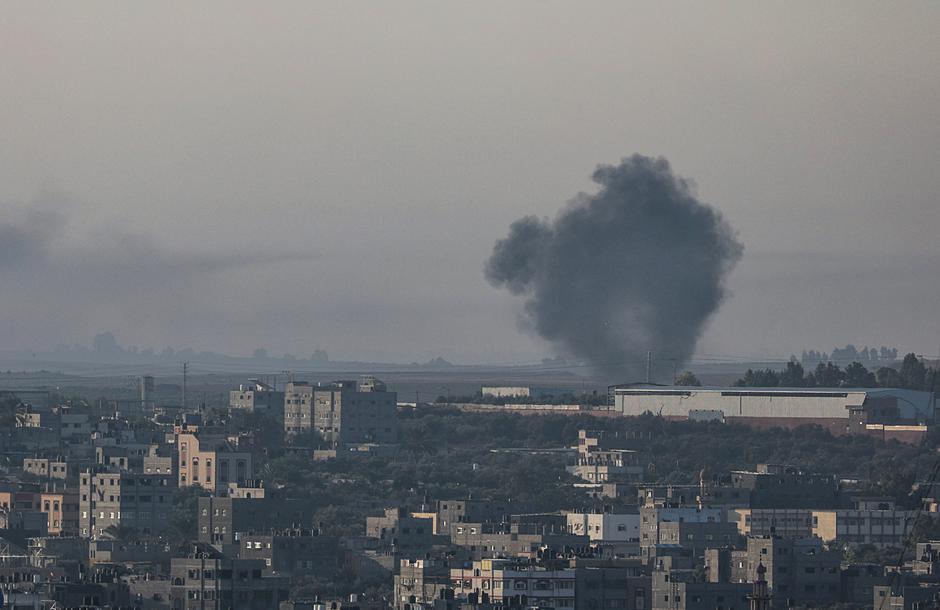 Hamas z raketami napadel Izrael | Avtor: Epa