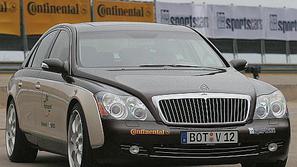 Maybach ni samo ultra udoben, za svojih 5,7 metrov je tudi ultra hiter.