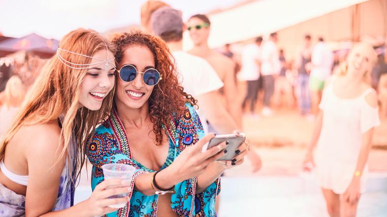 sreča, prijateljica, festival