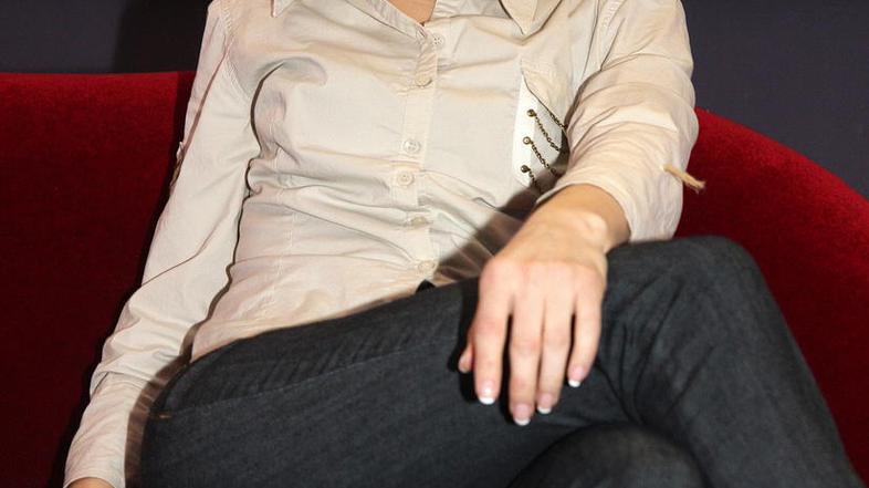 Eriki pri otroku veliko pomagajo tudi partner David ter njuni starši. (Foto: Bor