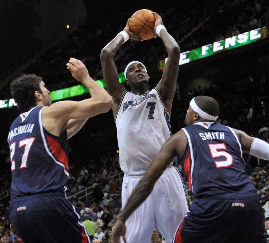 Andray Blatche, Zaza Pachulia in Josh Smith