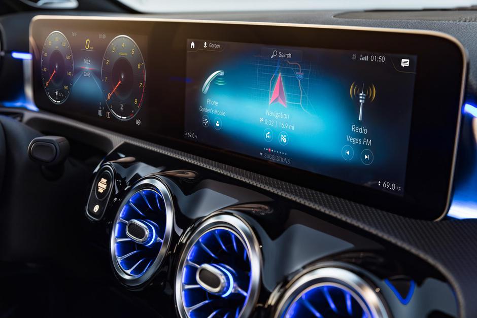 multimedijski sistem, infozabavni sistem, infotainment, avtoradio | Avtor: Daimler