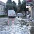V Metkoviću je poplavilo okoli 200 hiš. Vodostaj reke Neretve sinoči najvišji v 