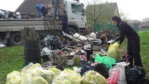 Akcije Očistimo Slovenijo ne bo, seznam lokalnih čistilnih akcij je na http://eb