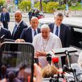 Papež Frančišek prišel iz bolnišnice