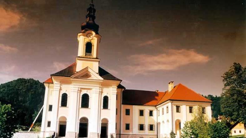 Adergas, samostan Velesovo s cerkvijo