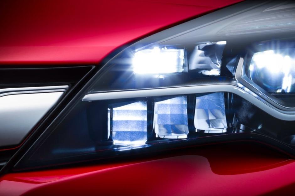 Matrični LED žarometi | Avtor: Opel
