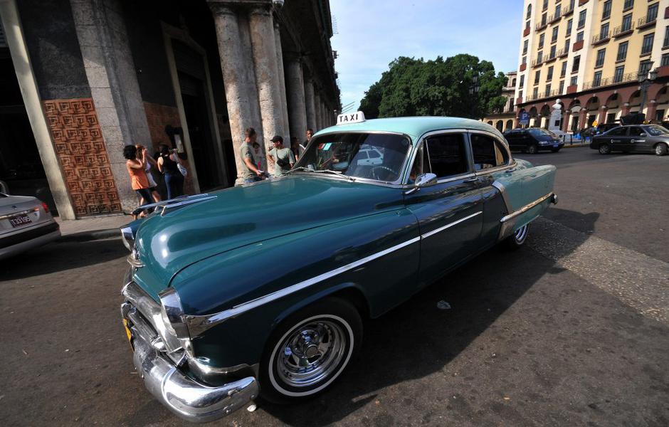 Star avtomobil na Kubi 21. stoletja. | Avtor: EPA