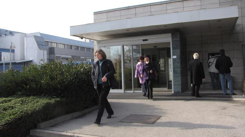 Zaposlene s sestanka, na katerem naj bi soglašale s postopnim zviševanjem minima