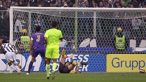 Nogometaši Udineseja so na gostovanju presenetili Fiorentino.