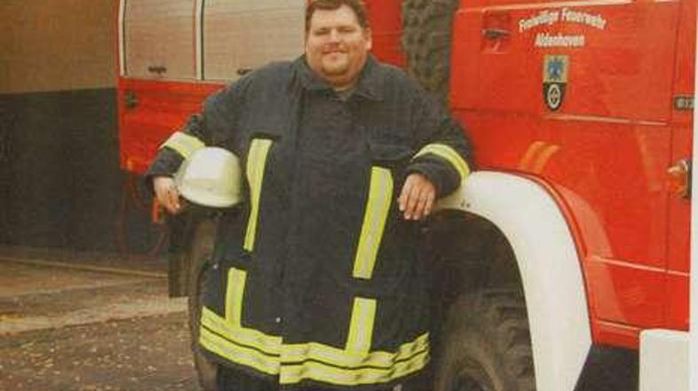 Obdukcija je pokazala, da je bilo vseh devet strelov izstreljenih v hrbet nič hu