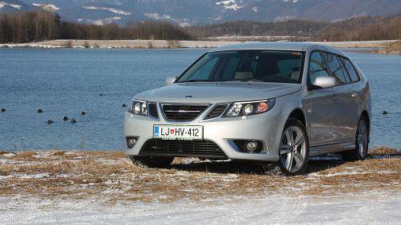 Od spredaj tale saab deluje zelo strupeno. Tako kot tisti turbo z konca osemdese