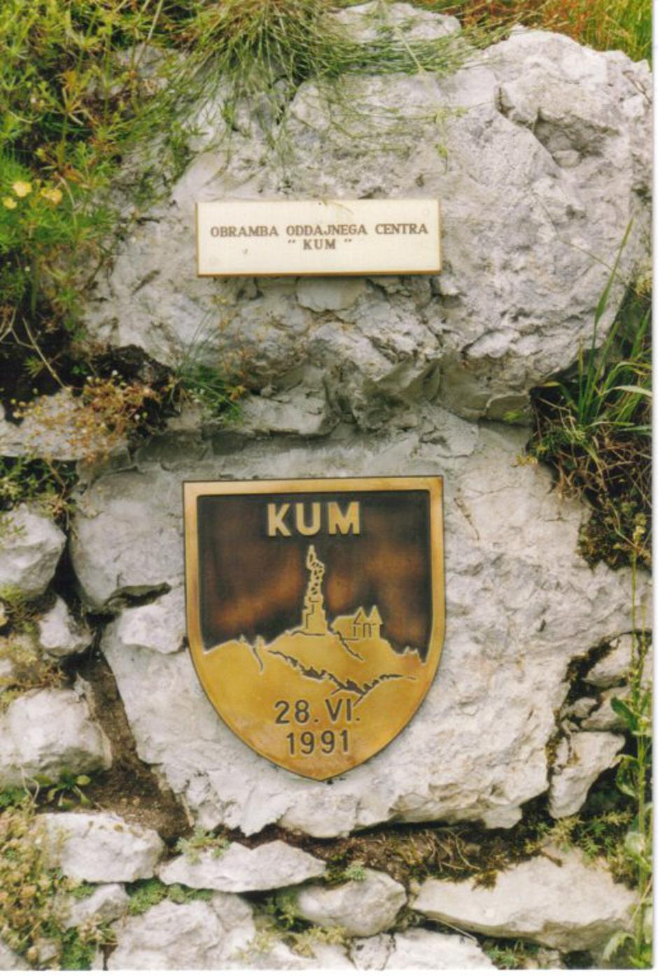 Spomenik, ki ga čatno leta 1994 odkril Rok Sterniša | Avtor: Stana Sterniša